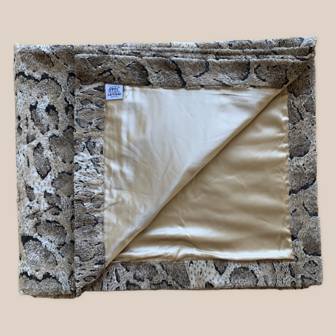 "Pitone" Throw Blanket