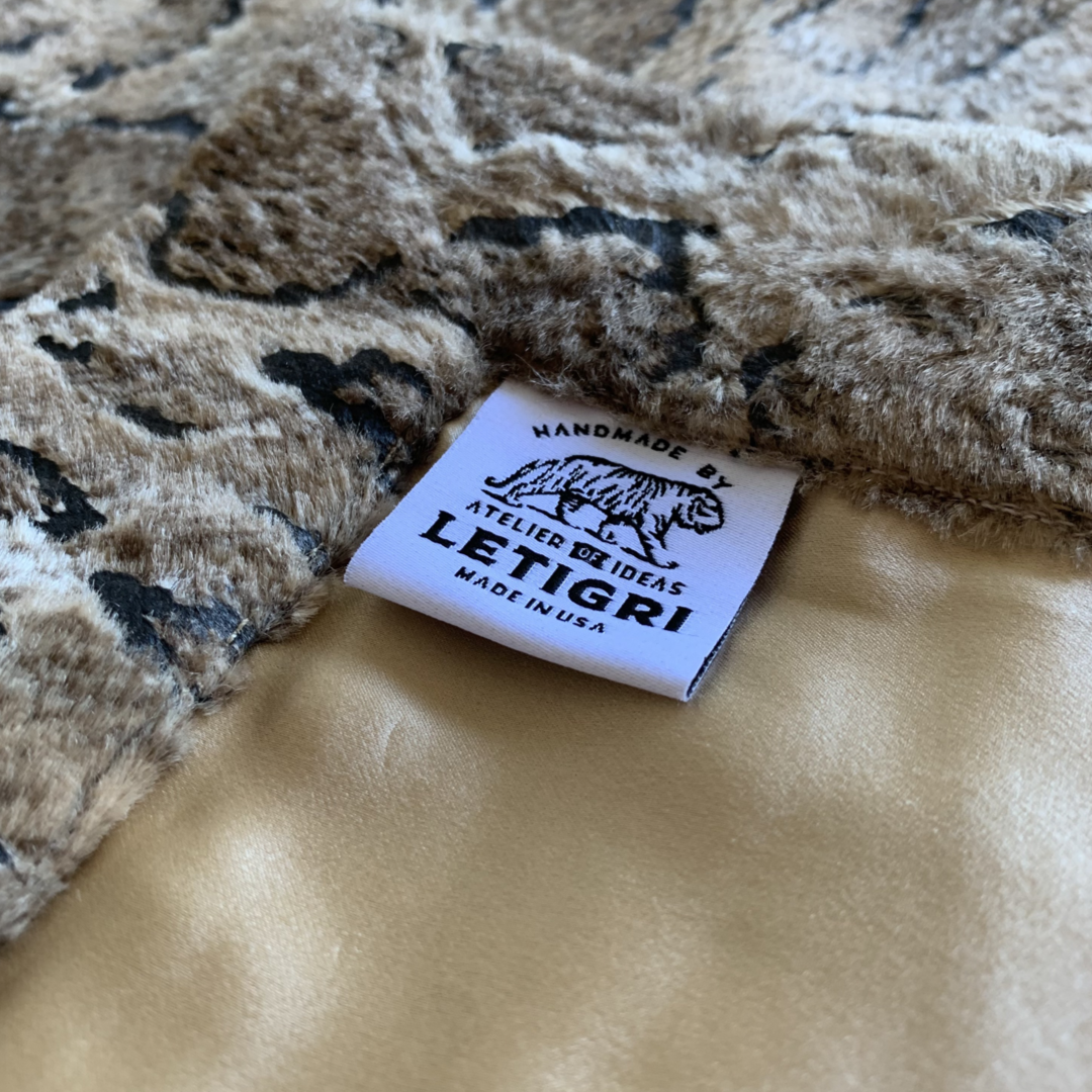 "Pitone" Throw Blanket