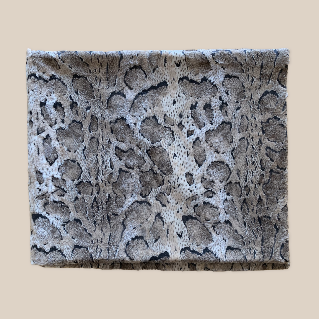 "Pitone" Throw Blanket