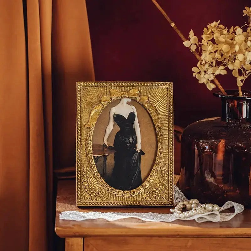 Resin Photo Frame w/ Oval Portrait Aperture