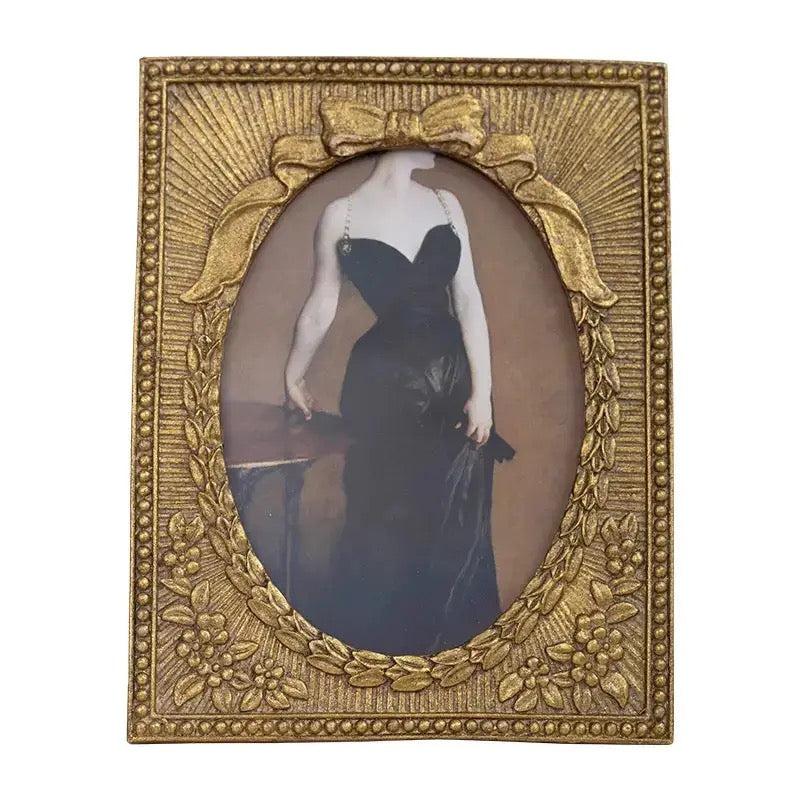 Resin Photo Frame w/ Oval Portrait Aperture